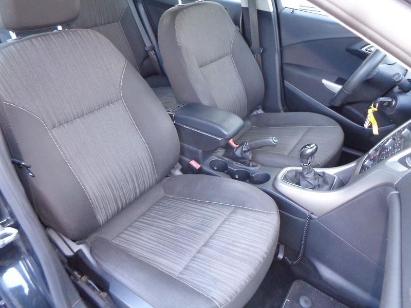 Opel Astra 1.7 TDCi Sports Tourer 81 kW - fotka 17 z 23