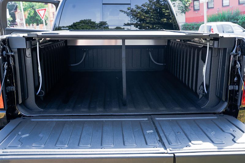 Dodge RAM (2023) 1500 5.7 HEMI V8 LIMITED/NIGHT - fotka 21 z 24