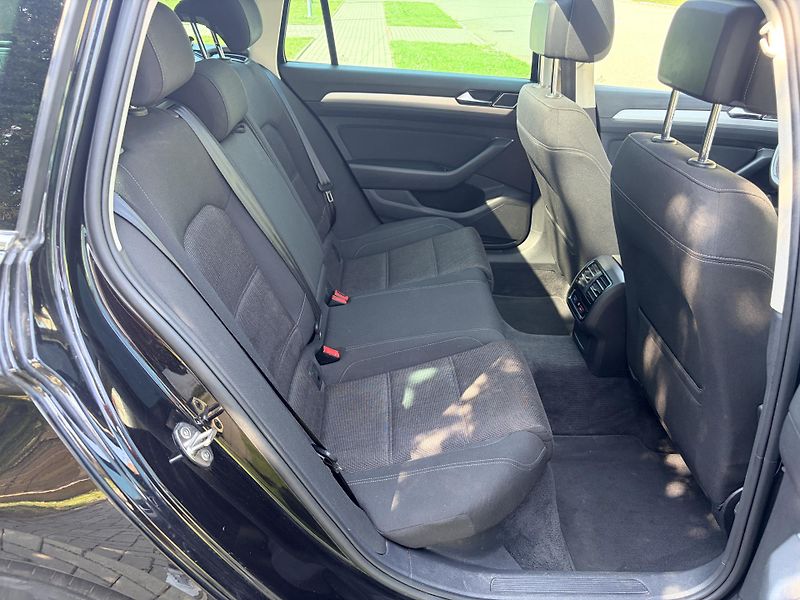 Volkswagen Passat 2.0TDI 110KW MANUAL PANORAMA - fotka 40 z 44