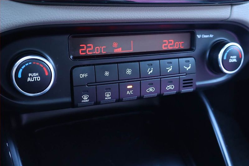 Kia Carens (2016) 1.6 GDI, Serv.kniha, Tempomat - fotka 13 z 26