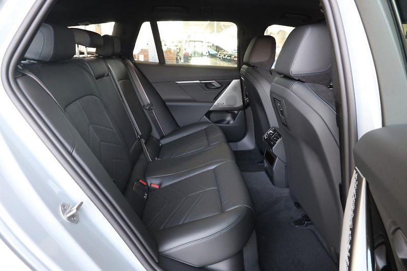 BMW Řada 5 540d xDrive Touring - fotka 6 z 18