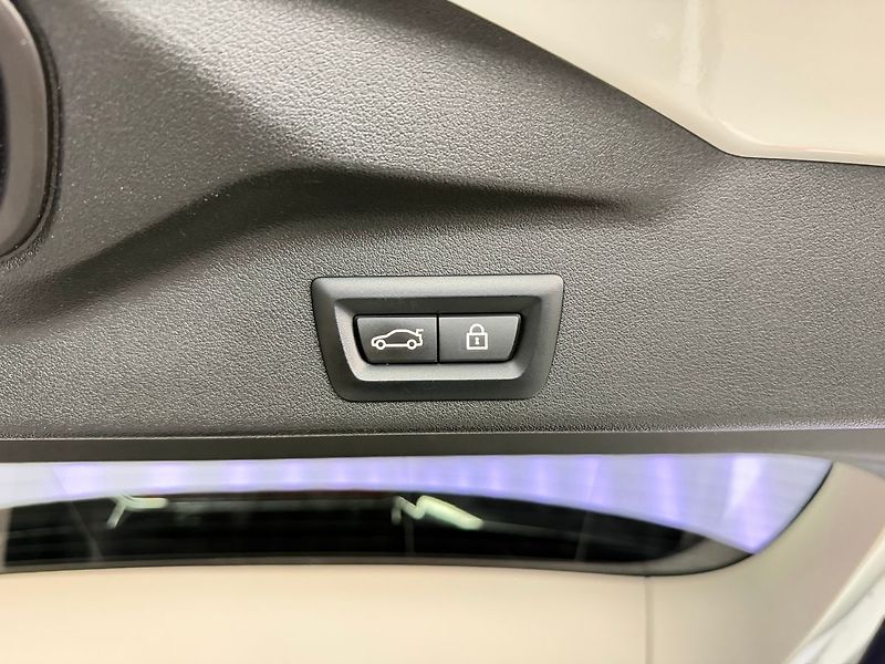 BMW X5 M50i xDrive, LASER, MASÁŽE, HE - fotka 33 z 34