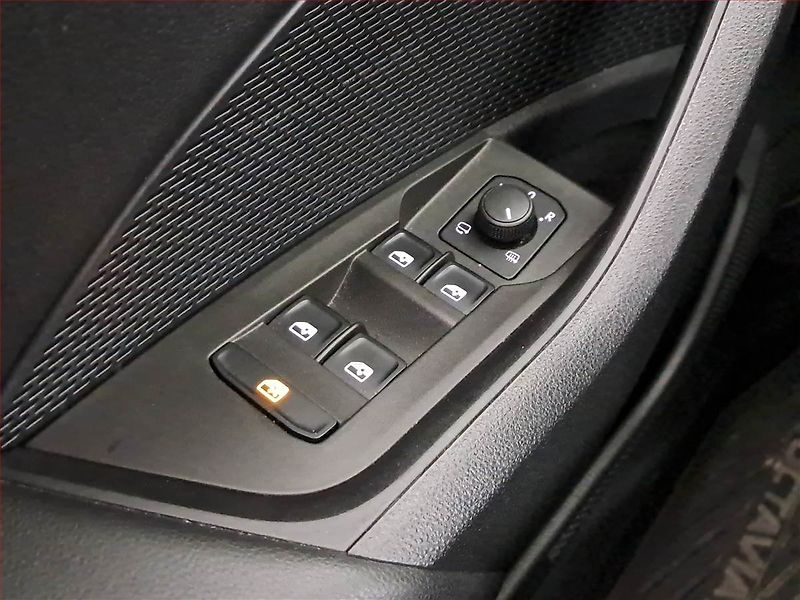Škoda Octavia (2023) 2.0 TDI - fotka 15 z 16