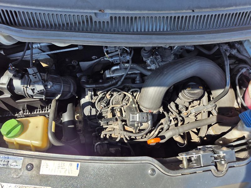 Volkswagen Transporter (2011) 2.0Tdi 9Míst Klima  - fotka 21 z 25