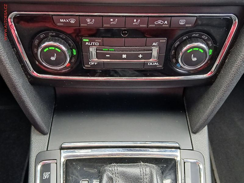 Škoda Superb (2009) 2.0TDi, ČR, DSG, bixen, kůže - fotka 15 z 20