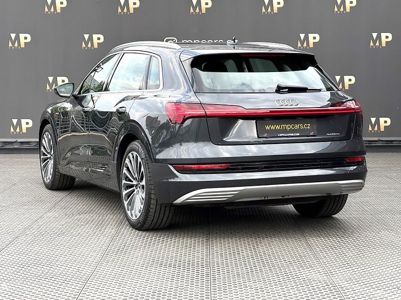 Audi e-tron (2020) Quattro 230kW Advanced, PANO - fotka 7 z 54