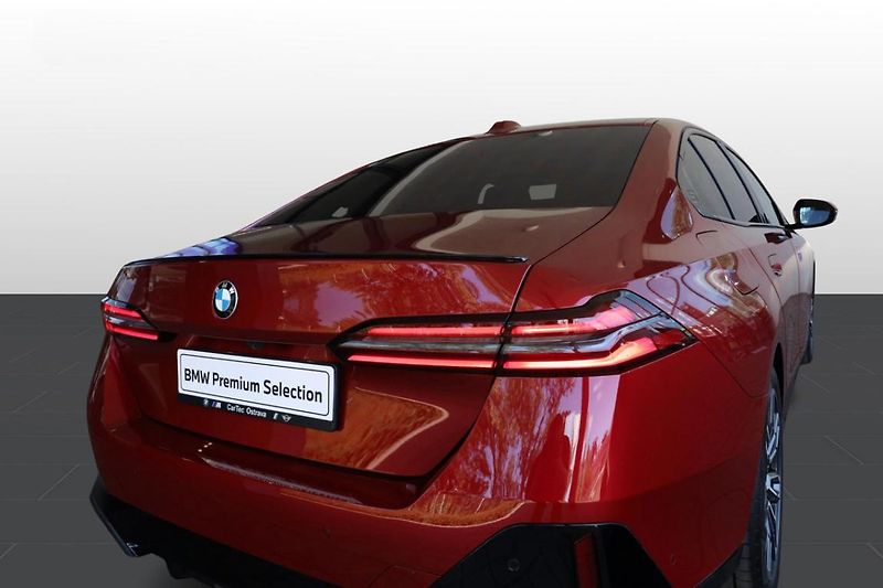 BMW Řada 5 540d xDrive Sedan - fotka 18 z 27