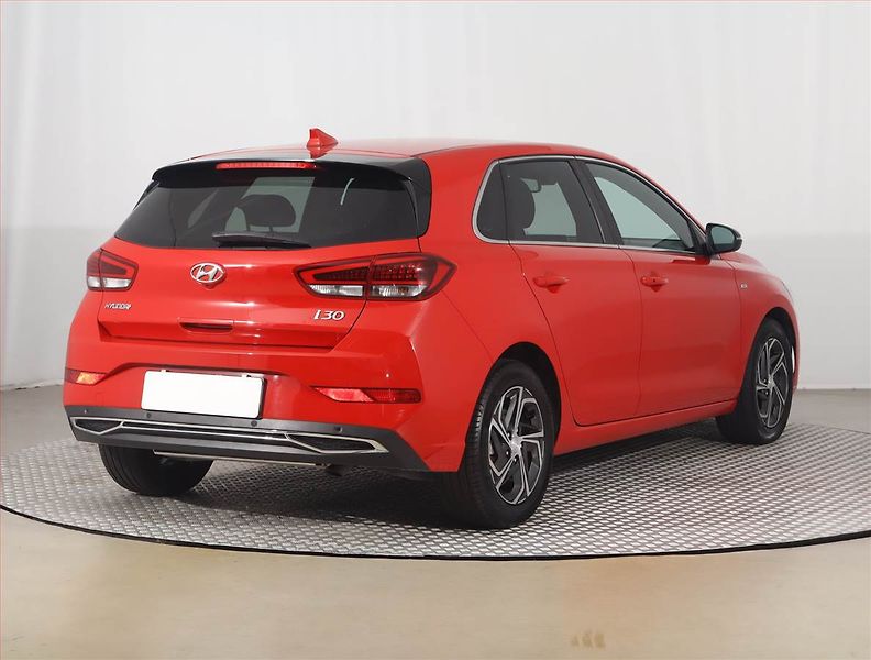 Hyundai i30 (2024) 1.5 T-GDI MHEV - fotka 5 z 20