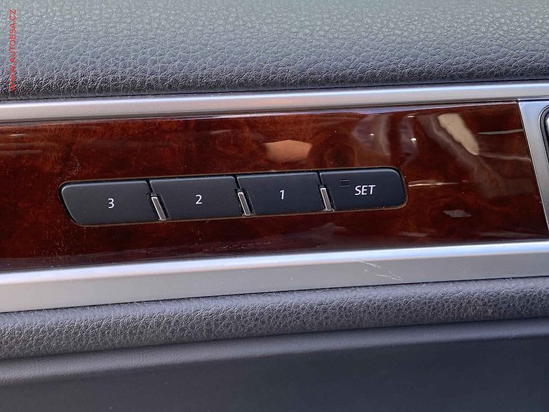 Volkswagen Touareg (2015) 3.0 TDi V6 4x4, AT, kůže - fotka 12 z 23