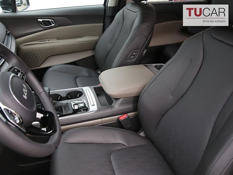 Kia Carnival (2025) 3.5 V6 Benzín Automat 8 Míst  - fotka 25 z 45