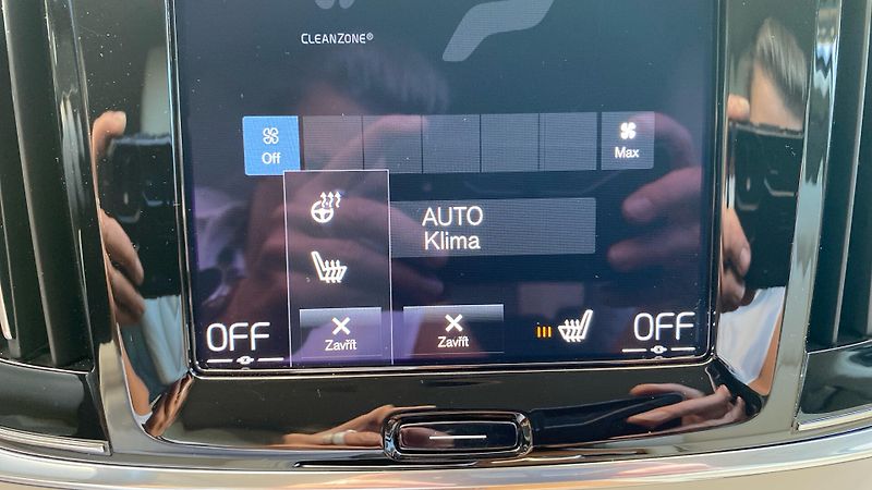 Volvo V90 MOMENTUM PRO, B4 AWD, 145+10 k - fotka 21 z 33