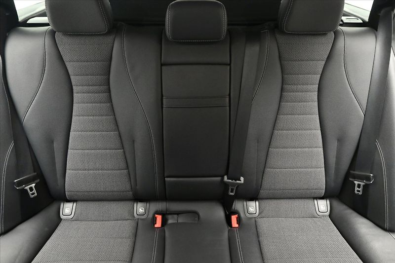 Mercedes-Benz Třídy E 2,0 220d 143 kW Business 9G-Tr - fotka 28 z 31