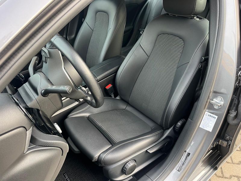Mercedes-Benz Třídy A 220 4MATIC Progressive Line - fotka 8 z 15