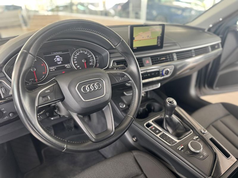 Audi A4 2,0TDI*MatrixLED*Navigace*PDC - fotka 10 z 34