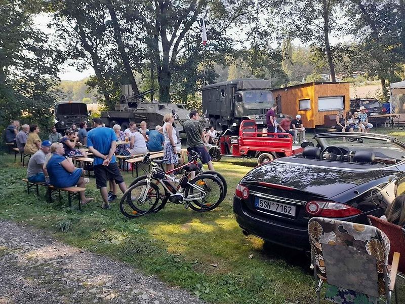 Na trasu třetího ročníku Bílichovské bludičky v sobotu 24. srpna vyrazilo 83 vozidel a strojů.