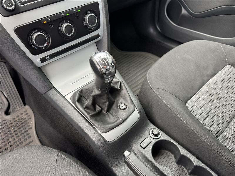 Škoda Octavia 1,8 TSI klima 1.maj. původ ČR - fotka 33 z 50
