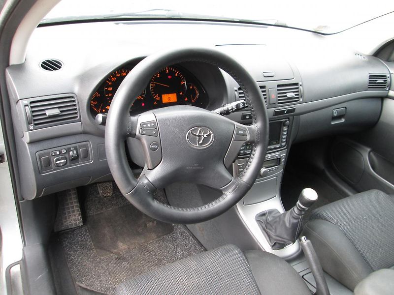 Toyota Avensis (2008) 2,2  130 KW - fotka 22 z 24
