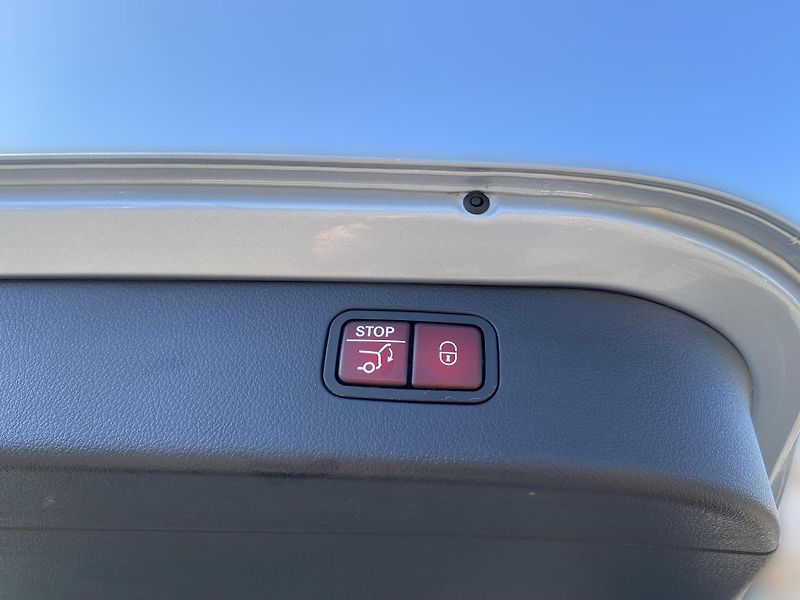 Mercedes-Benz Třídy C C 220 d 4MATIC kombi - fotka 17 z 26