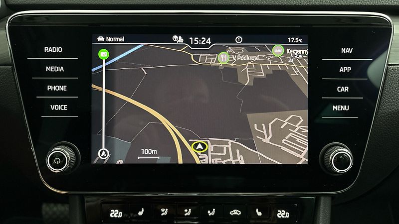 Škoda Superb 2.0 TDI DSG Style Combi - fotka 27 z 28
