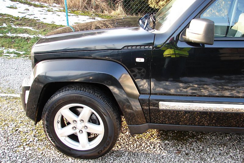 Jeep Cherokee 2.8 CRD 177PS LIMITED KLIMA - fotka 43 z 45