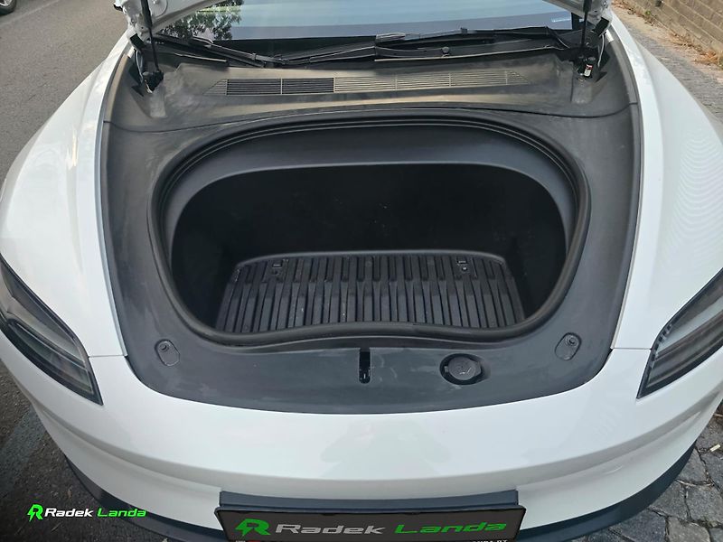 Tesla Model 3 (2024) Highland | HW4 | AMD Ryzen - fotka 9 z 12