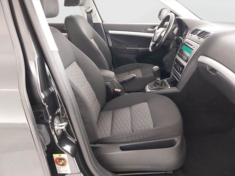 Škoda Octavia (2009) Elegance 1.9 TDI, po STK - fotka 9 z 18