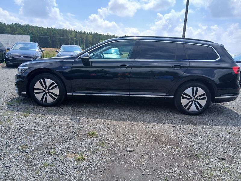 Volkswagen Passat GTE Plug-in hybrid, kůže - fotka 20 z 58