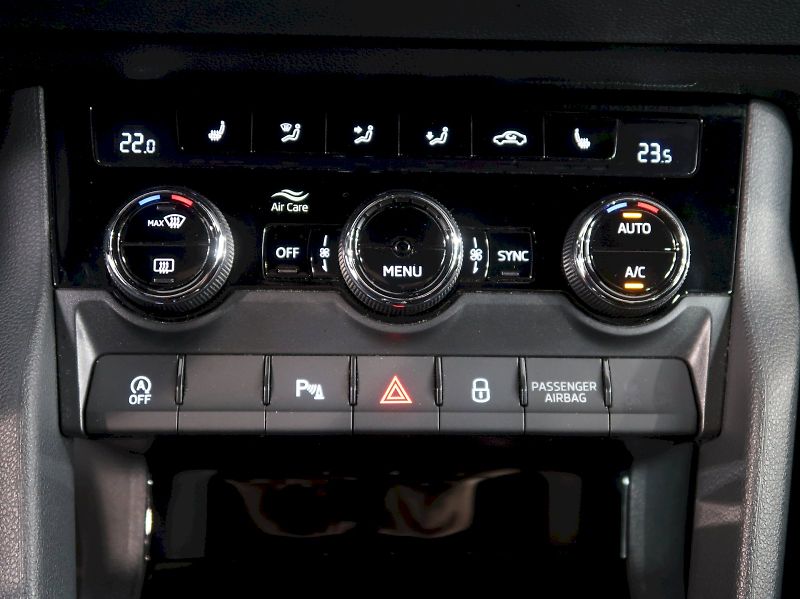 Škoda Karoq (2024) SPORTLINE 1.5TSI 110KW DSG - fotka 23 z 35