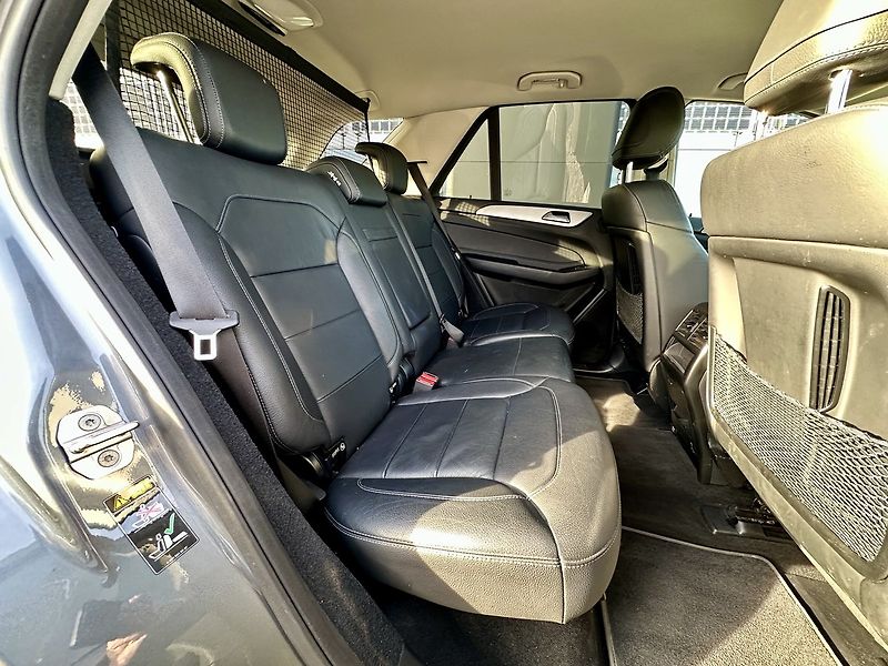 Mercedes-Benz GLE (2018) 400 4MATIC - fotka 14 z 32