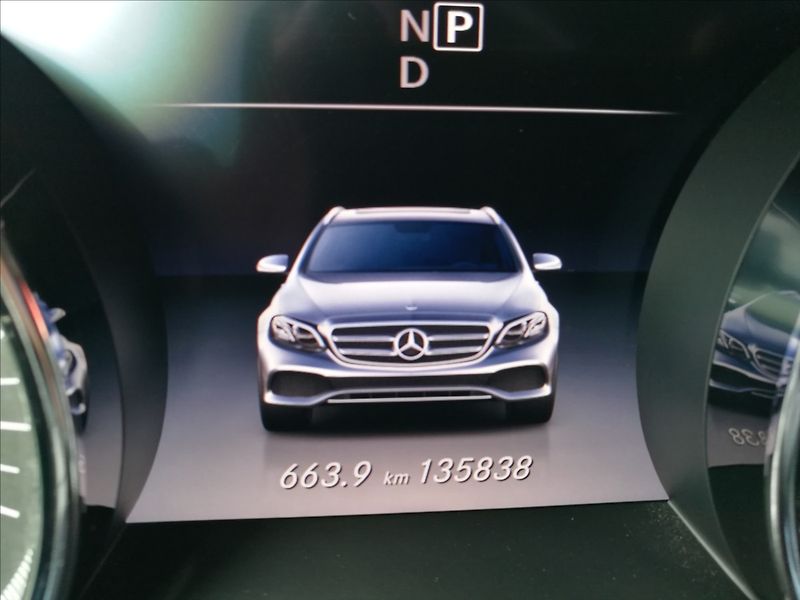 Mercedes-Benz Třídy E 300 CDI 180kw - fotka 7 z 23