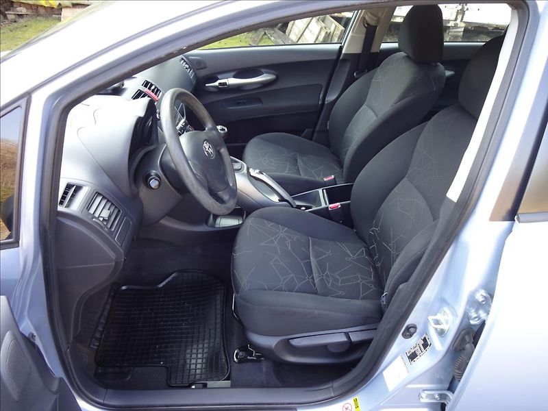 Toyota Auris 1,33 VVTi 74 kW - fotka 16 z 41
