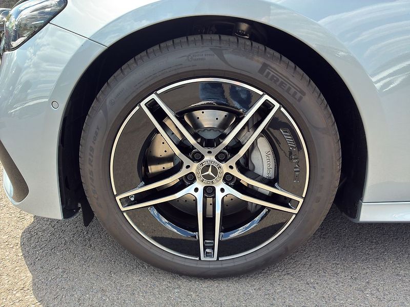 Mercedes-Benz Třídy E E 220 d 4MATIC AMG - fotka 26 z 28