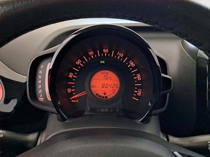 Toyota Aygo (2015) 1.0 VVT-i, Park. senzory - fotka 11 z 16