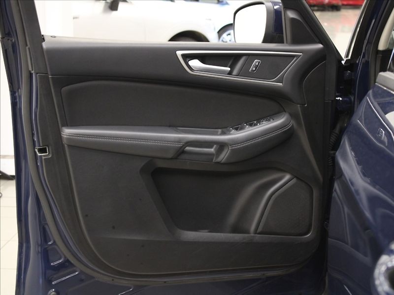 Ford S-MAX 1,5 EB 121kW 1.maj.ČR 7-míst - fotka 20 z 24