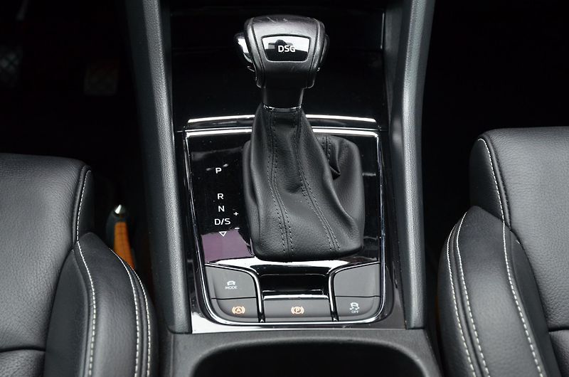 Škoda Karoq (2018) 1.6 TDi 85kW DSG STYLE /CANTON - fotka 24 z 41