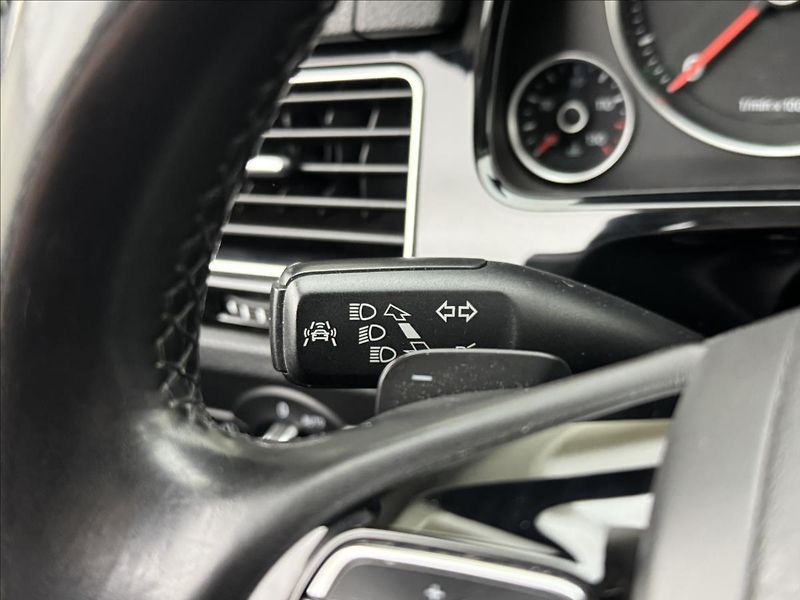 Volkswagen Touareg 3,0 ACC 360° TZ PEČLIVÝ SERVIS - fotka 12 z 49