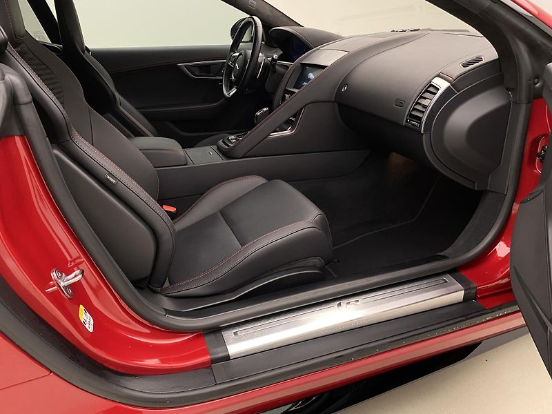 Jaguar F-Type R 5.0 423kW AWD AUT CZ - fotka 20 z 41