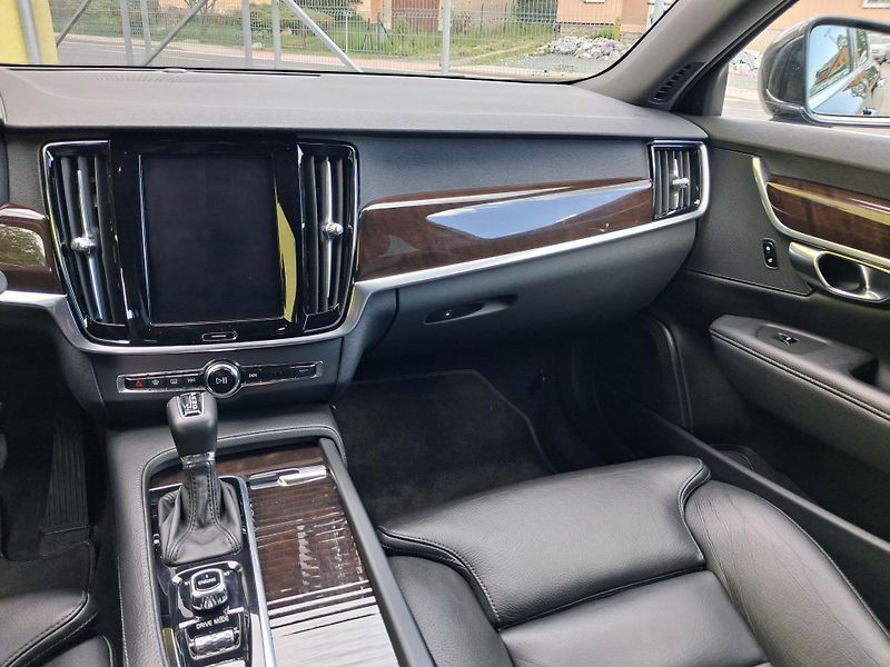 Volvo V90 (2017) 2,0 D5 173kw SERVISKA TOP STAV - fotka 28 z 51