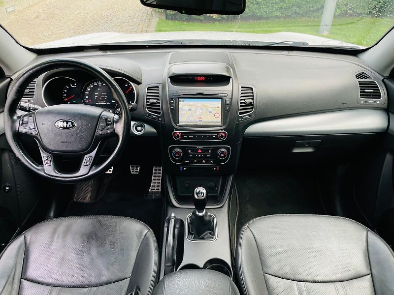 Kia Sorento 2.2D 4x4 MANUÁL KAMERA TAŽNÉ - fotka 28 z 48