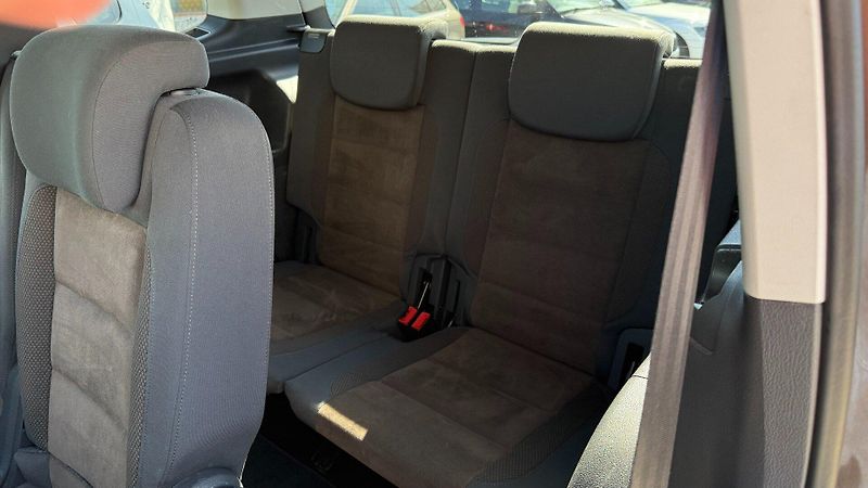 Volkswagen Touran (2011) 1.6TDi 77kW REZERVOVANO - fotka 19 z 23