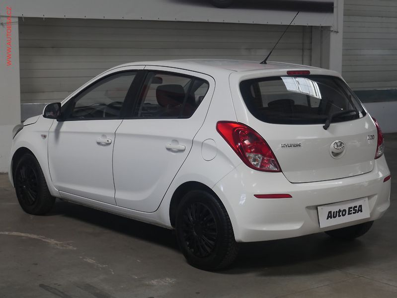 Hyundai i20 (2012) 1.2i, AC - fotka 4 z 17