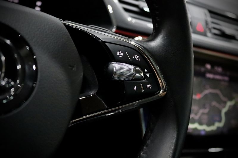 Škoda Superb 3 FL 2.0 TSI 140 kW DSG L&K - fotka 29 z 59