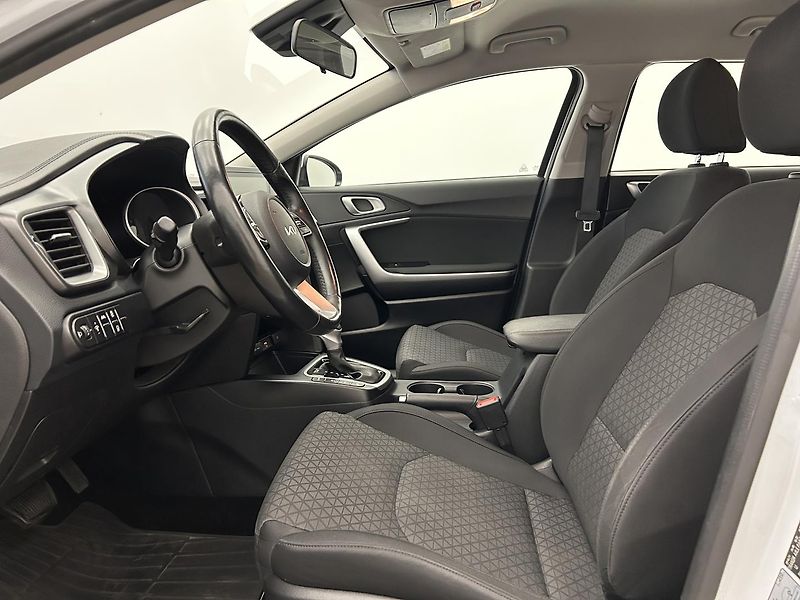 Kia Ceed 1.5 T-GDI SPIN - fotka 15 z 23