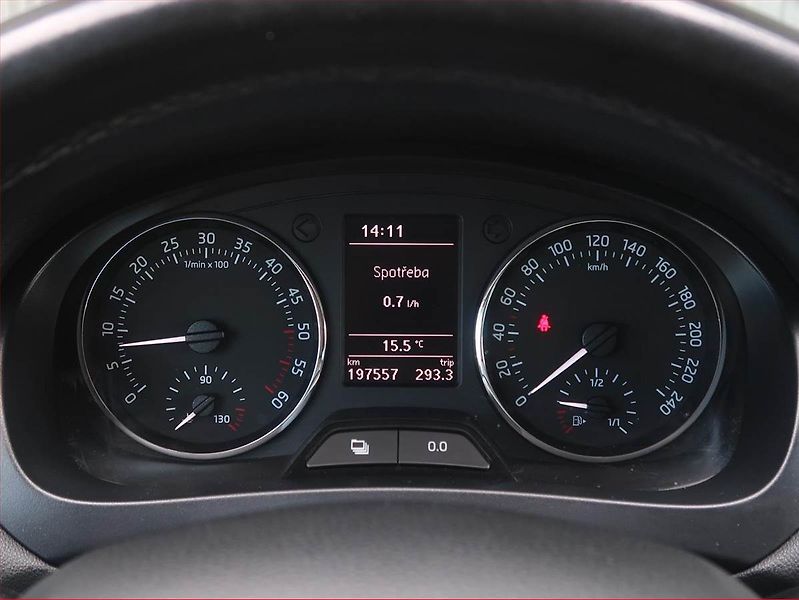 Škoda Rapid (2013) Elegance 1.6 TDI, Serv.kniha - fotka 11 z 15