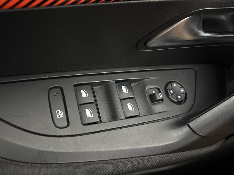 Peugeot 2008 SUV 2008 - fotka 21 z 29