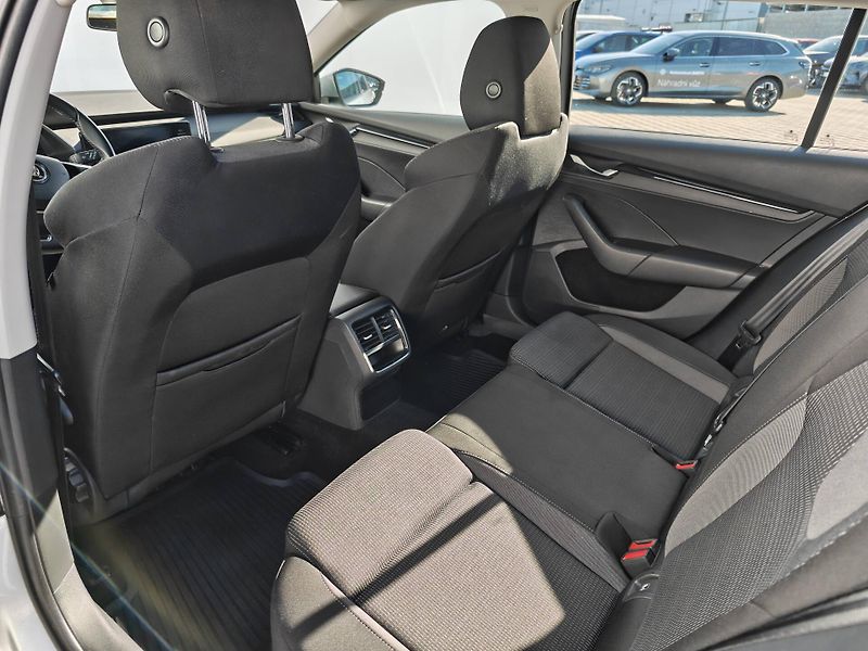 Škoda Octavia Ambition 6MP 2,0TDI - fotka 7 z 22