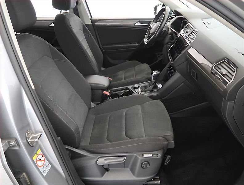 Volkswagen Tiguan Allspace (2022) Life 2.0 TDI, digi klima - fotka 9 z 31