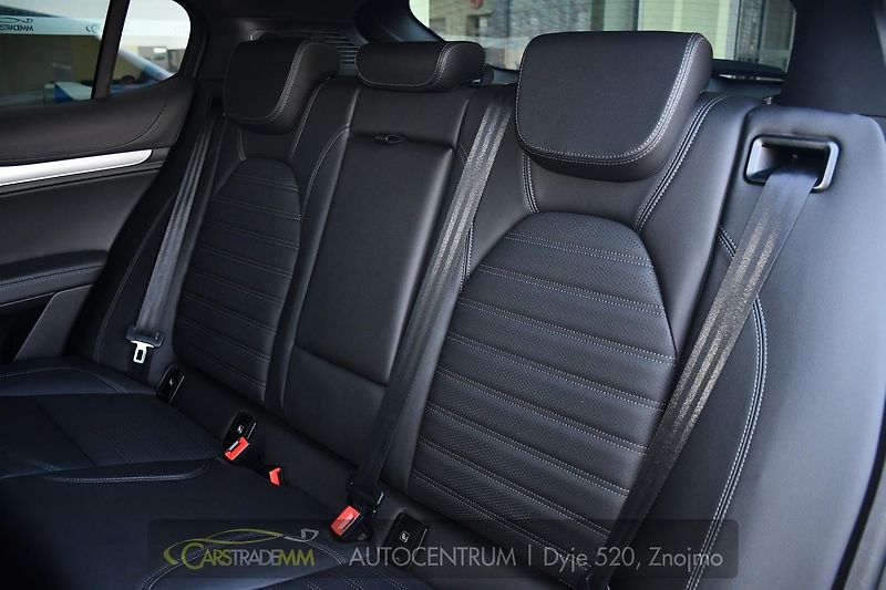 Alfa Romeo Stelvio 2.2D 16V 154kW Veloce AT8-Q4 - fotka 14 z 52