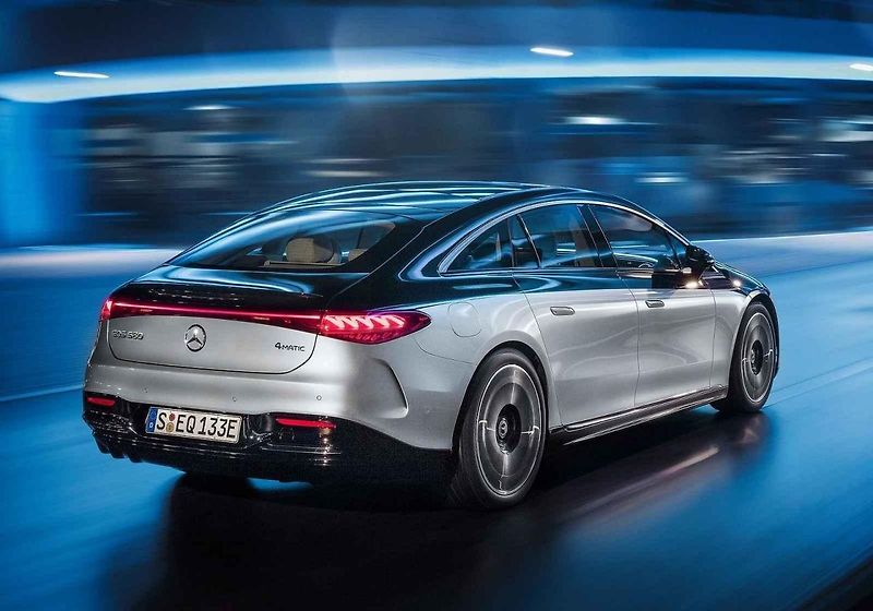 Pražská premiéra Mercedesu EQS
