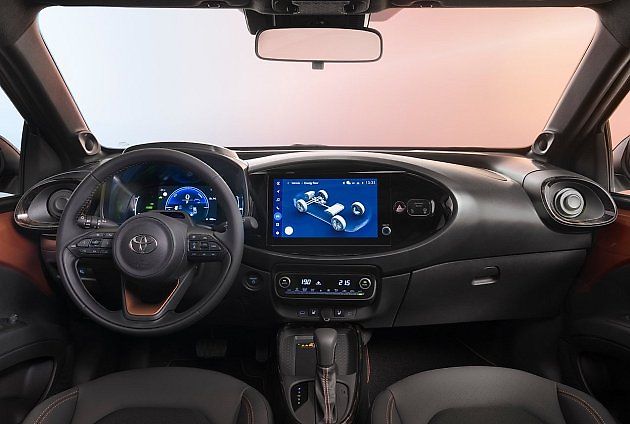 Pohled na přepracovanou palubní desku., zdroj: Se svolením Toyota